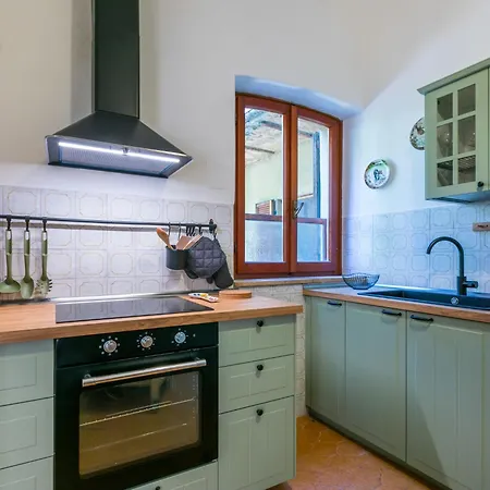 Torre Degli Amidei By Interhome